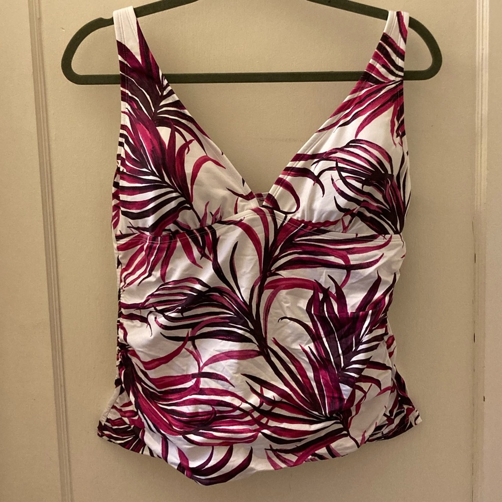 Sonnet Shores Pink and White V-neck Tankini